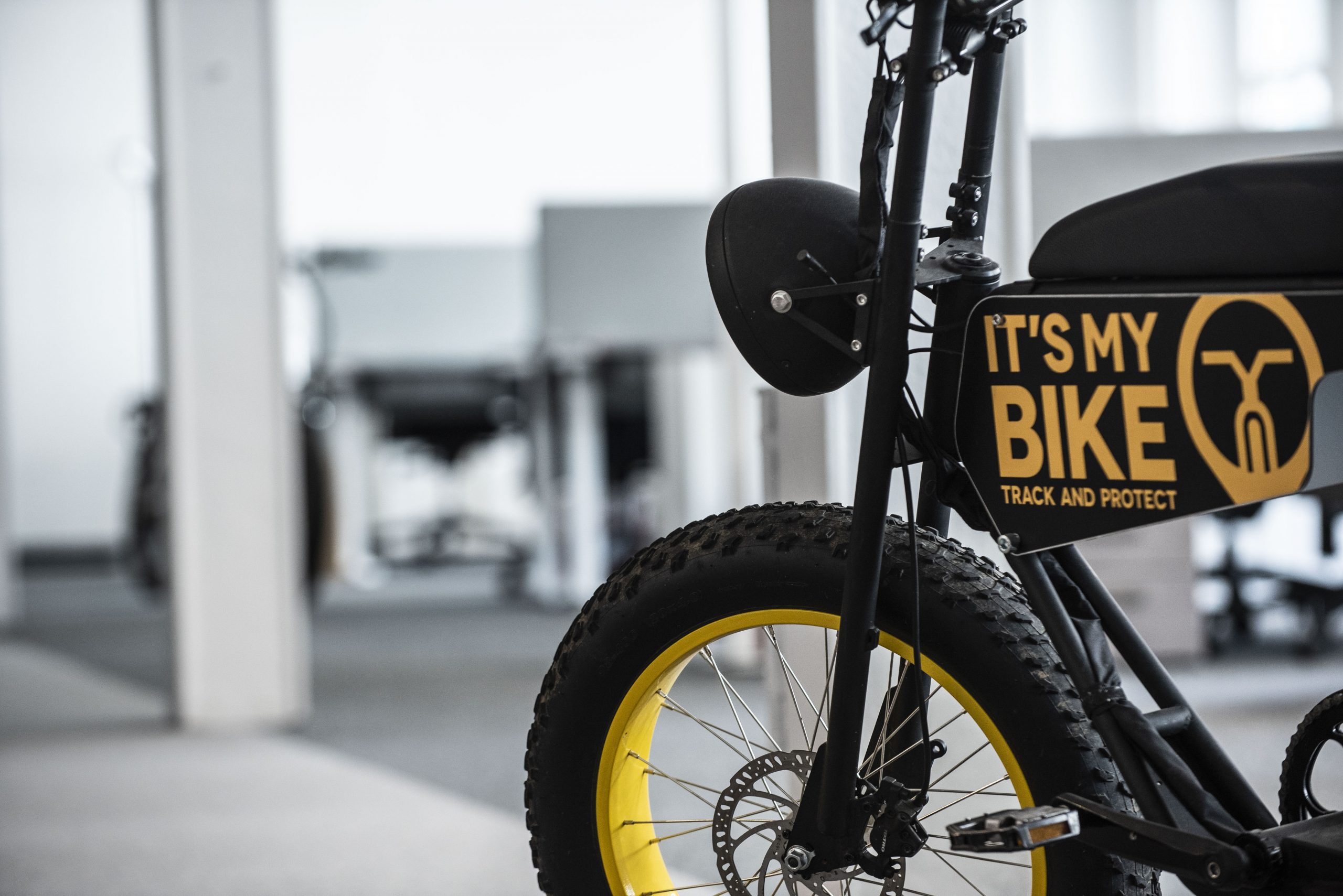 Uni Make mit der Aufschrift 